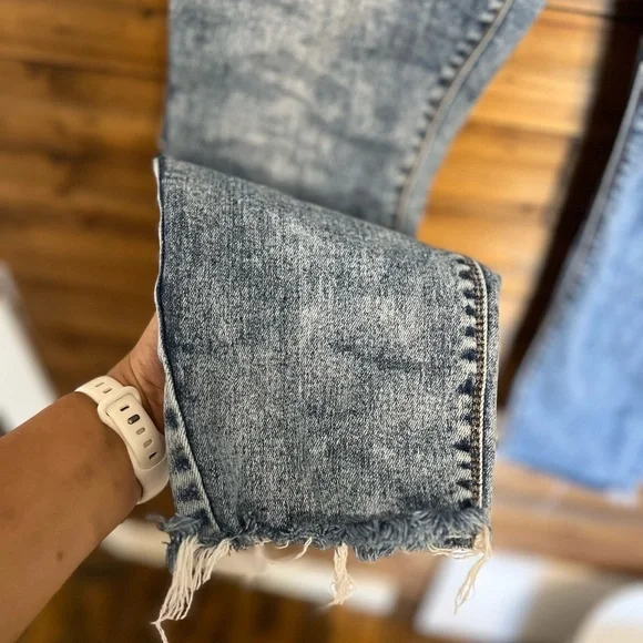 Carley Jean Los Angeles Jeans woman’s size 13 acid wash distressed at bottom - Picture 4 of 9